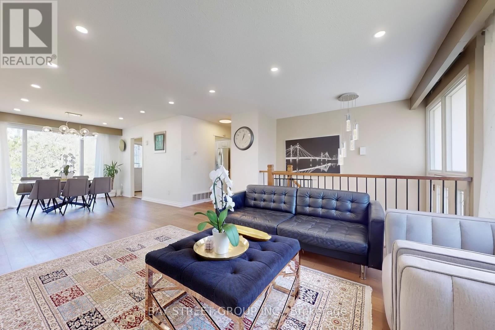 6119 Wabukayne Court, Mississauga, Ontario  L5N 2B1 - Photo 16 - W12140687