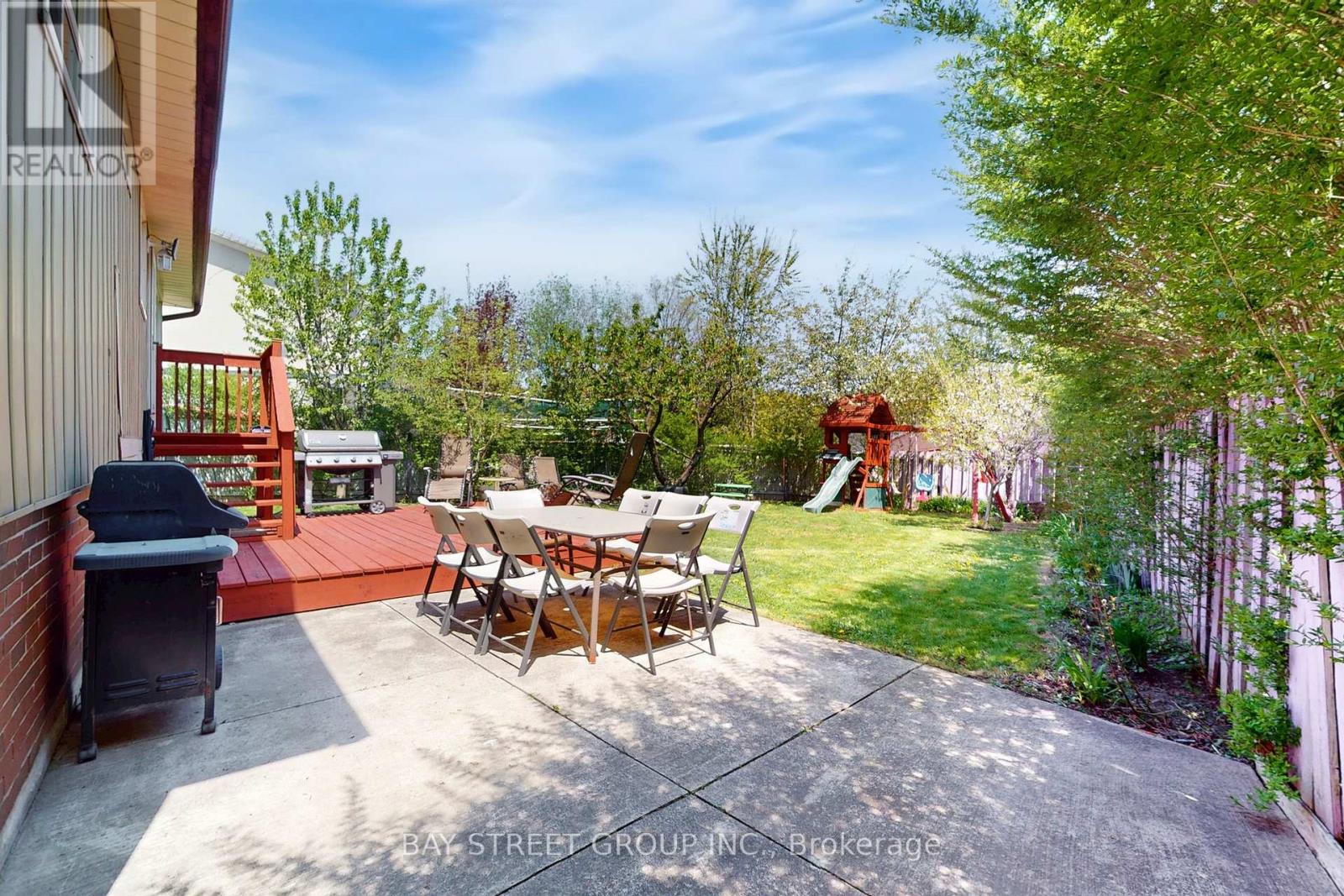 6119 Wabukayne Court, Mississauga, Ontario  L5N 2B1 - Photo 2 - W12140687