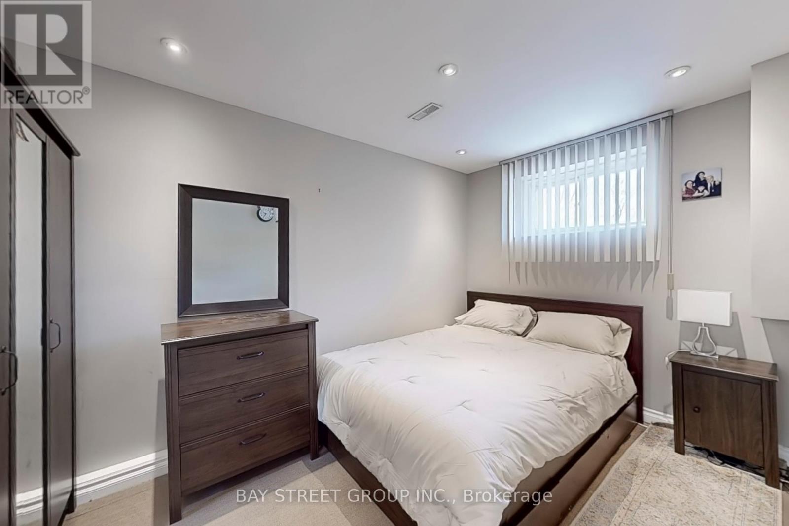 6119 Wabukayne Court, Mississauga, Ontario  L5N 2B1 - Photo 41 - W12140687