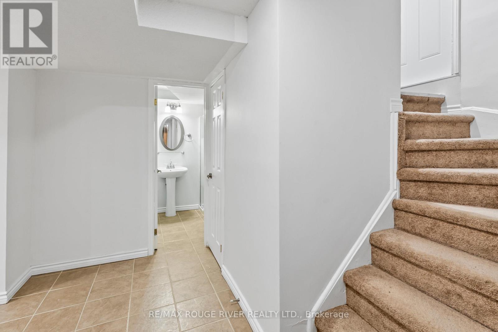 2292 Chapman Court, Pickering, Ontario  L1X 2E5 - Photo 4 - E12109160