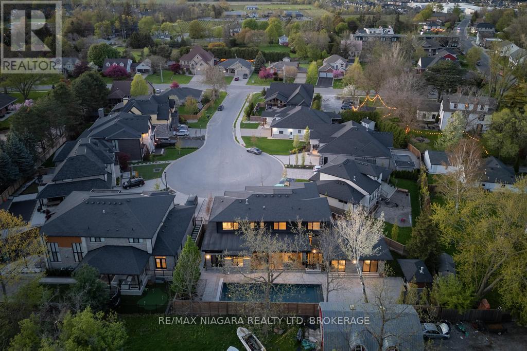 11 Woodbourne Court, Niagara-On-The-Lake (St. Davids), Ontario  L0S 1J0 - Photo 11 - X12140740