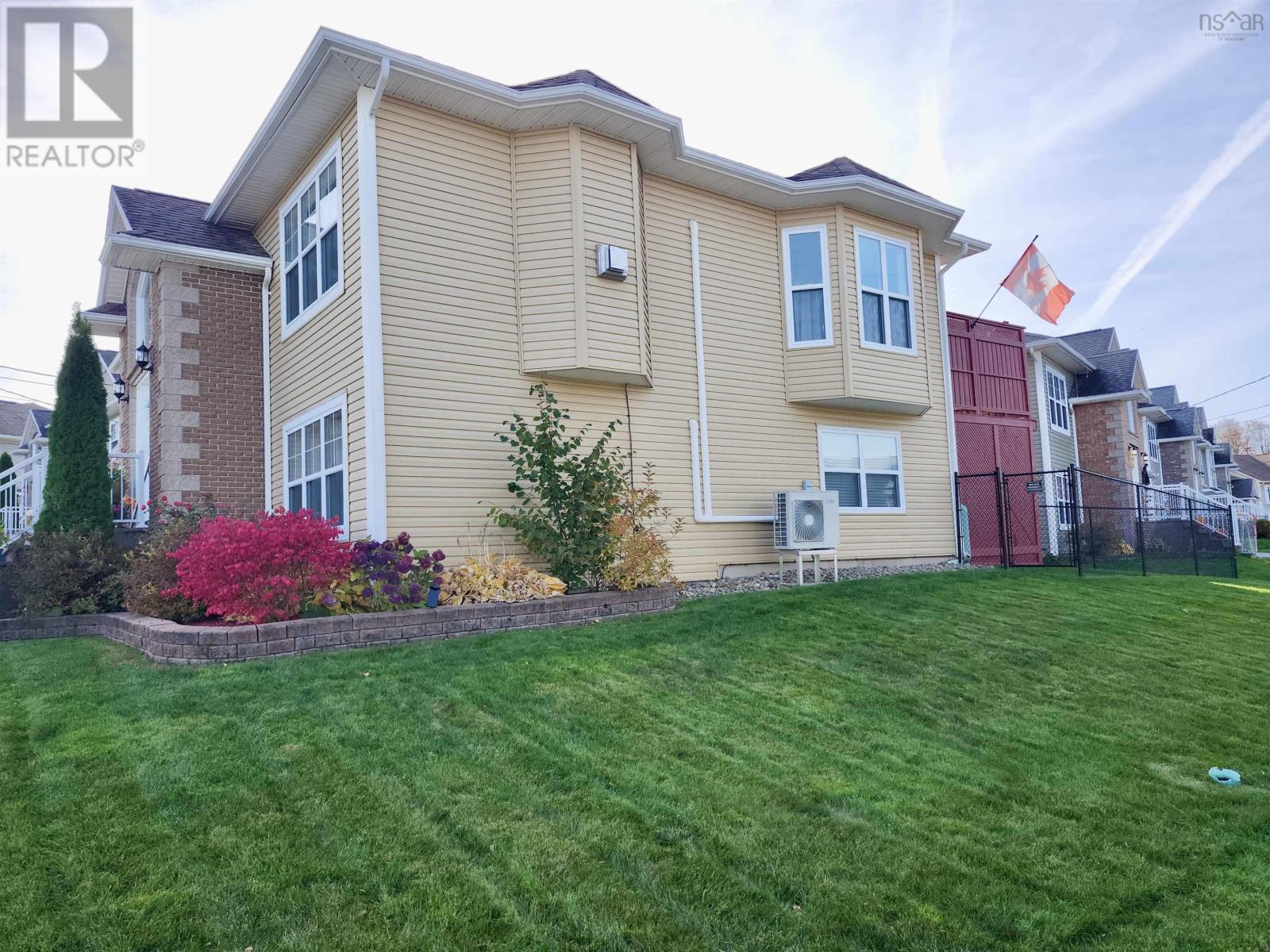Property at 5 Lucy Court image 2