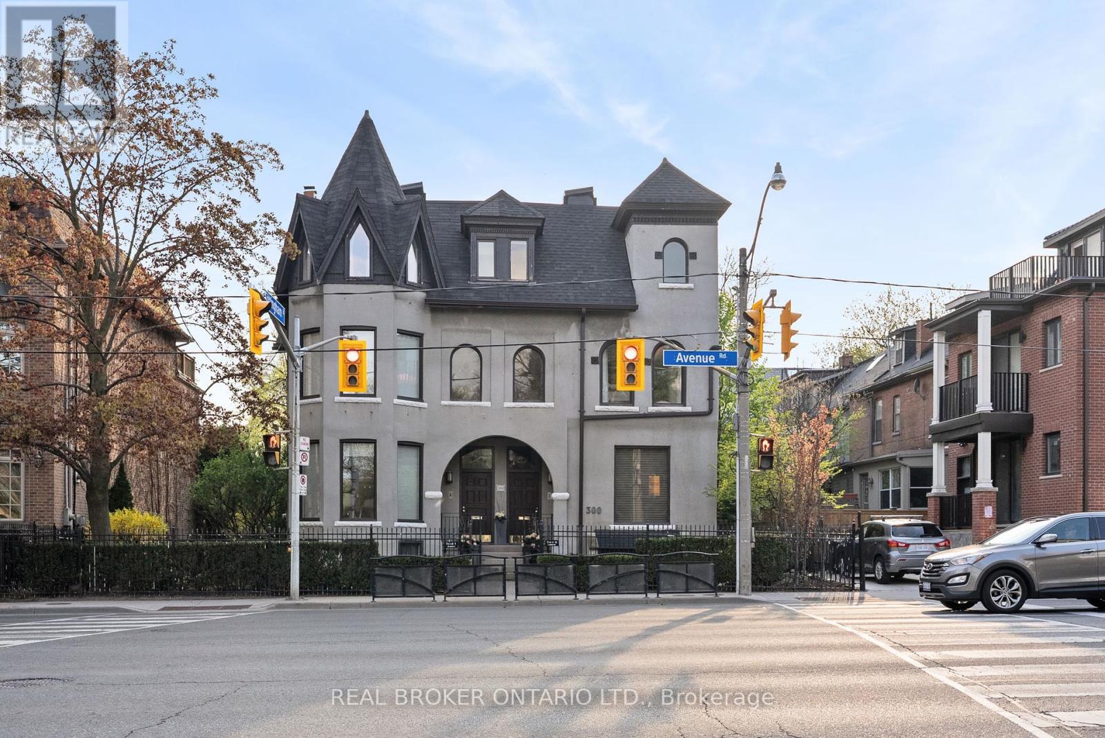Property at 4 - 300 AVENUE ROAD image 1