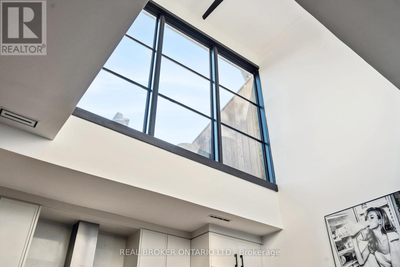 Property at 4 - 300 AVENUE ROAD image 2