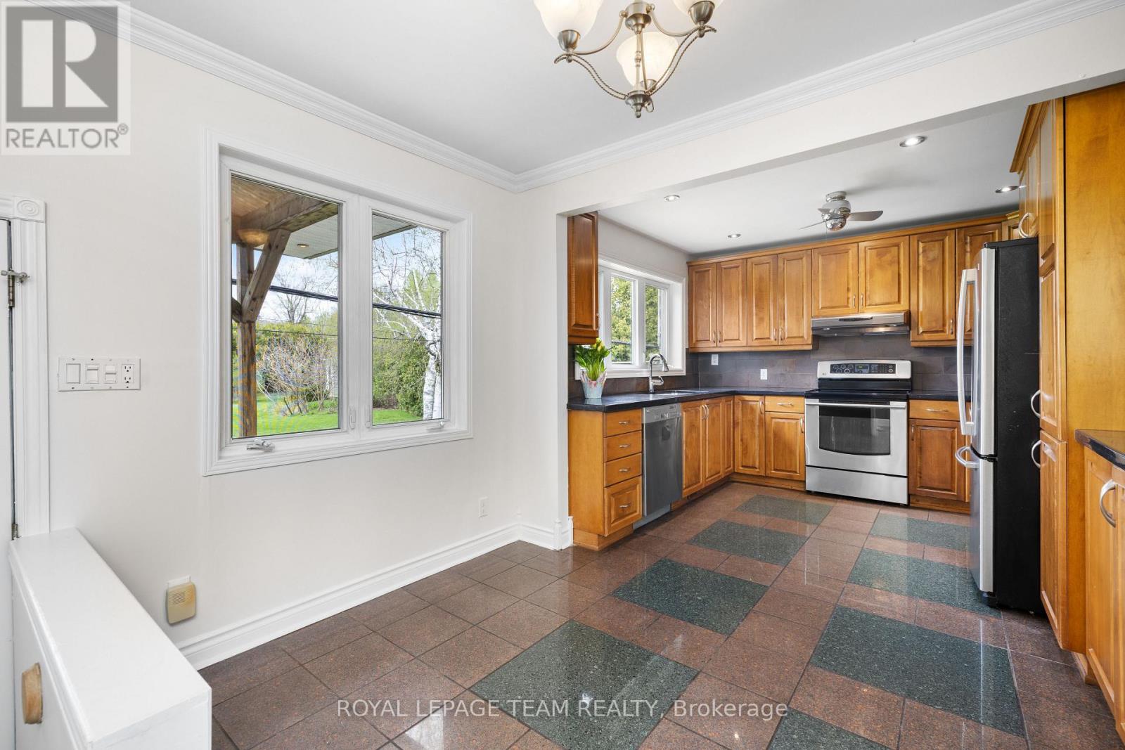 17 Cherrywood Drive, Ottawa, Ontario  K2H 6H1 - Photo 10 - X12140704