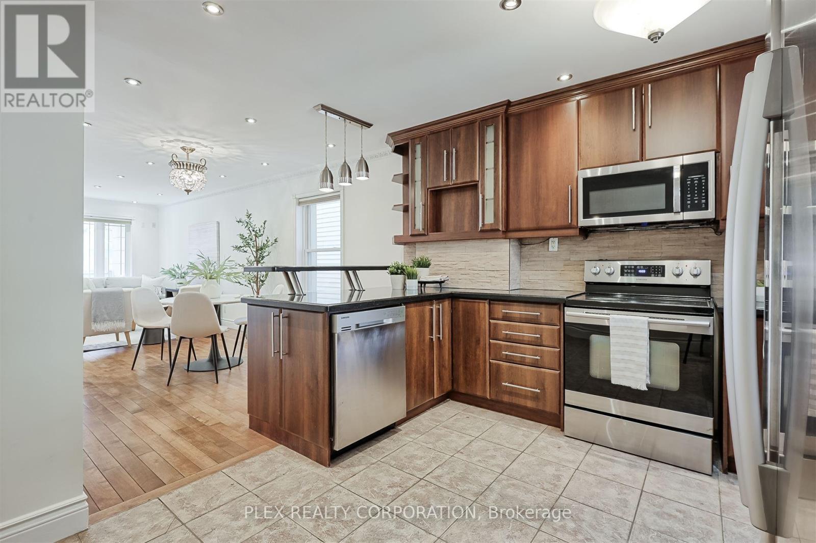 192 Coxwell Avenue, Toronto, Ontario  M4L 3B2 - Photo 13 - E12140747