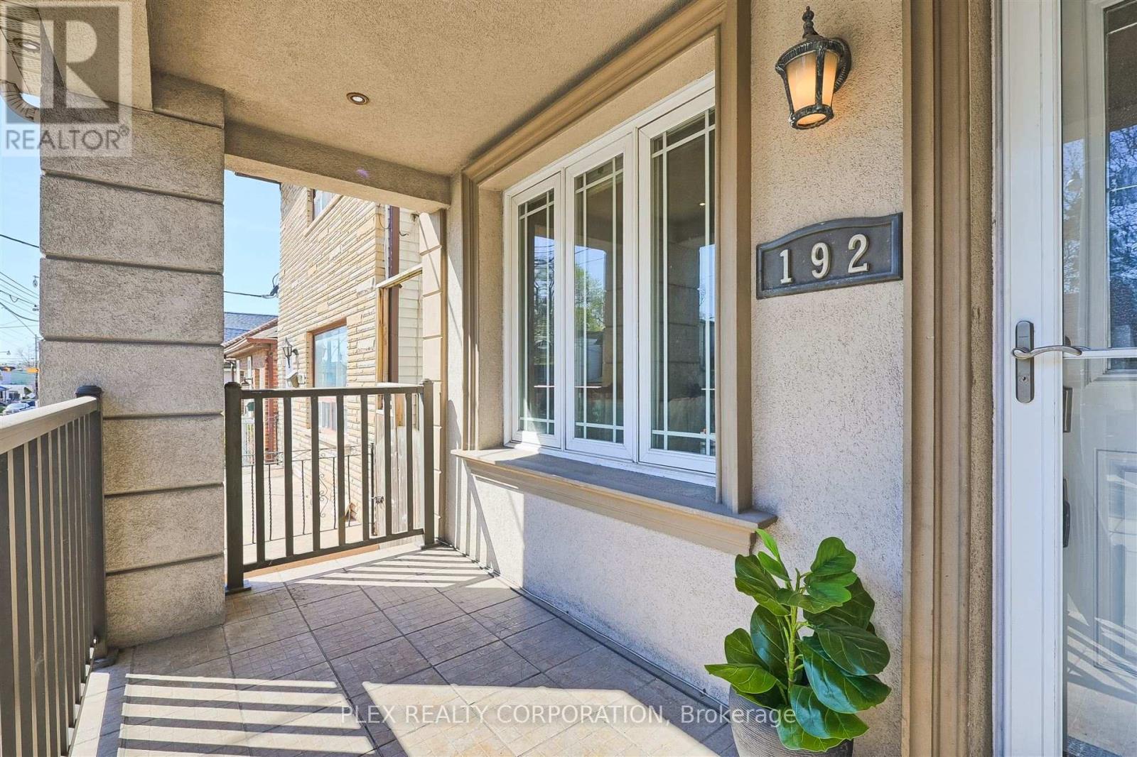 192 Coxwell Avenue, Toronto, Ontario  M4L 3B2 - Photo 2 - E12140747