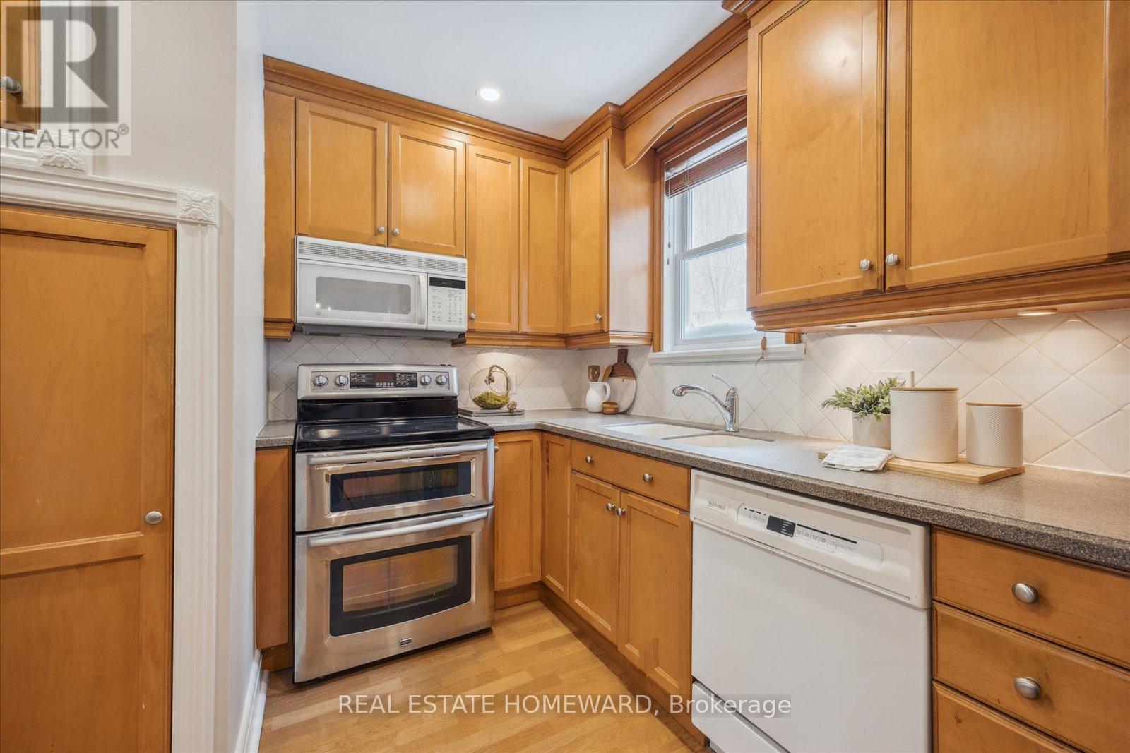 51 Edgecombe Avenue, Toronto, Ontario  M5N 2X4 - Photo 11 - C12099287