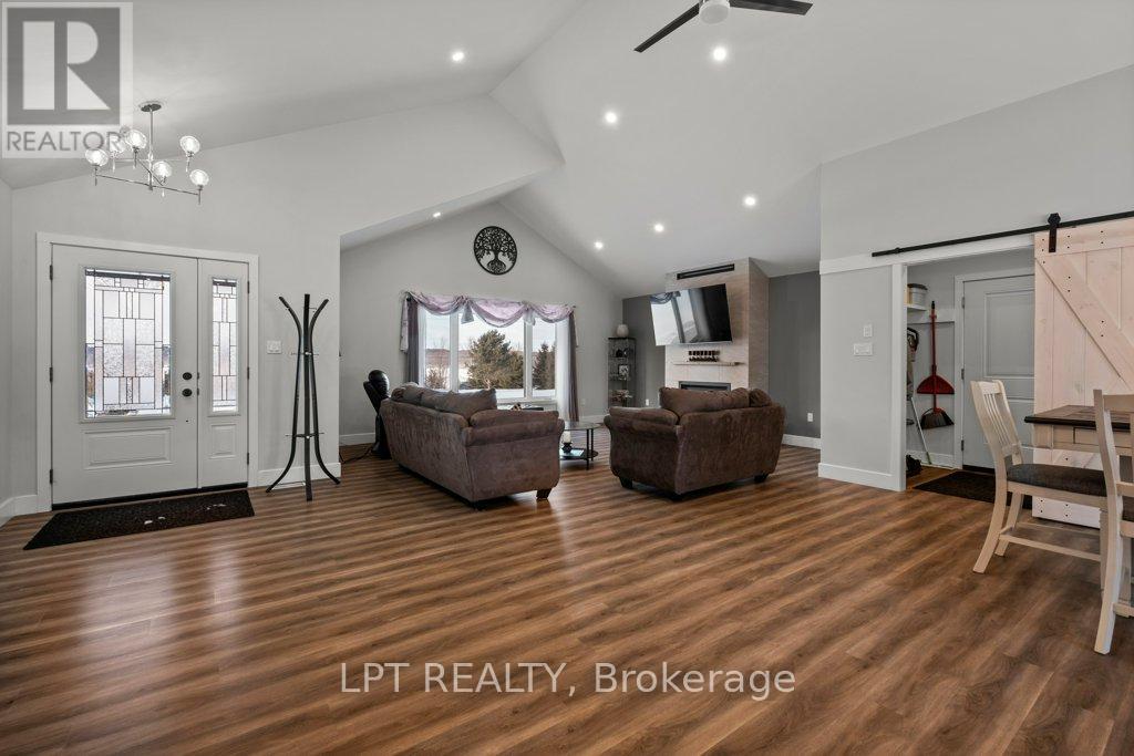 9517 County Road 42 Road, Rideau Lakes, Ontario  K0G 1X0 - Photo 7 - X12135013