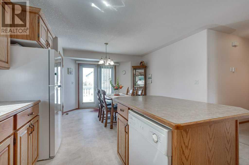 14 Lund Close, Red Deer, Alberta  T4R 2T1 - Photo 5 - A2215918