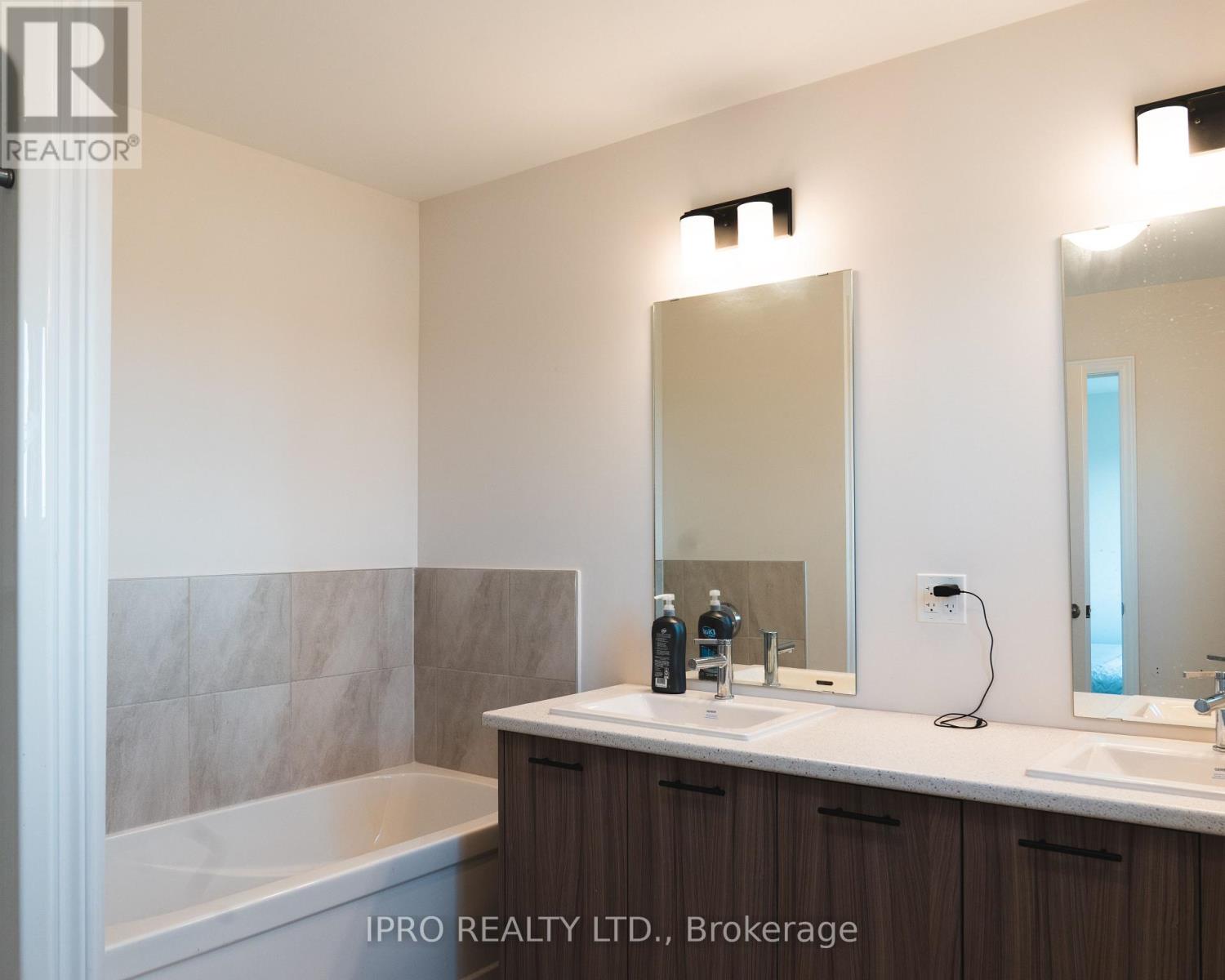 13 Mann Trail, Welland, Ontario  L3C 0K2 - Photo 16 - X12126617