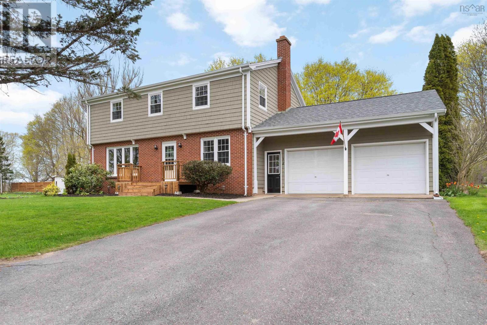 Property at 12 Hillcrest Avenue image 3