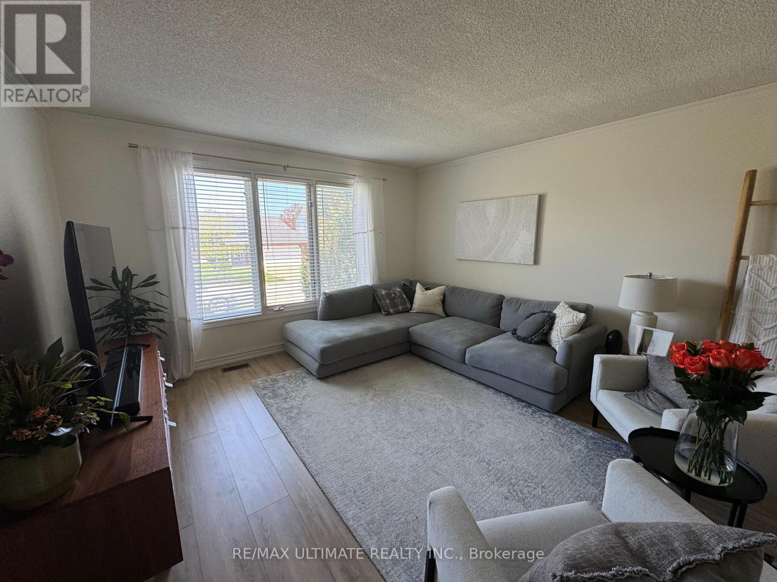 12 Stoney Brook Crescent, St. Catharines, Ontario  L2S 3J3 - Photo 5 - X12140711