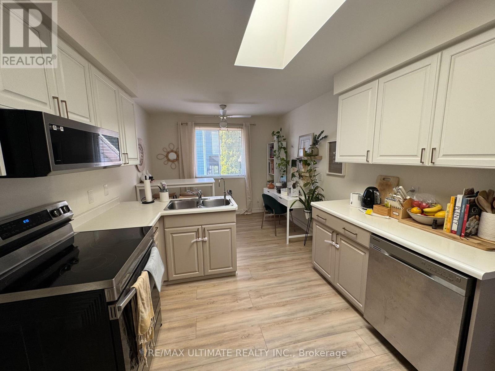 12 Stoney Brook Crescent, St. Catharines, Ontario  L2S 3J3 - Photo 7 - X12140711