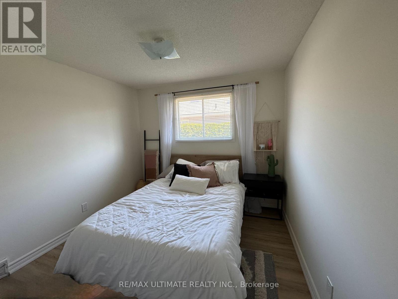 12 Stoney Brook Crescent, St. Catharines, Ontario  L2S 3J3 - Photo 9 - X12140711
