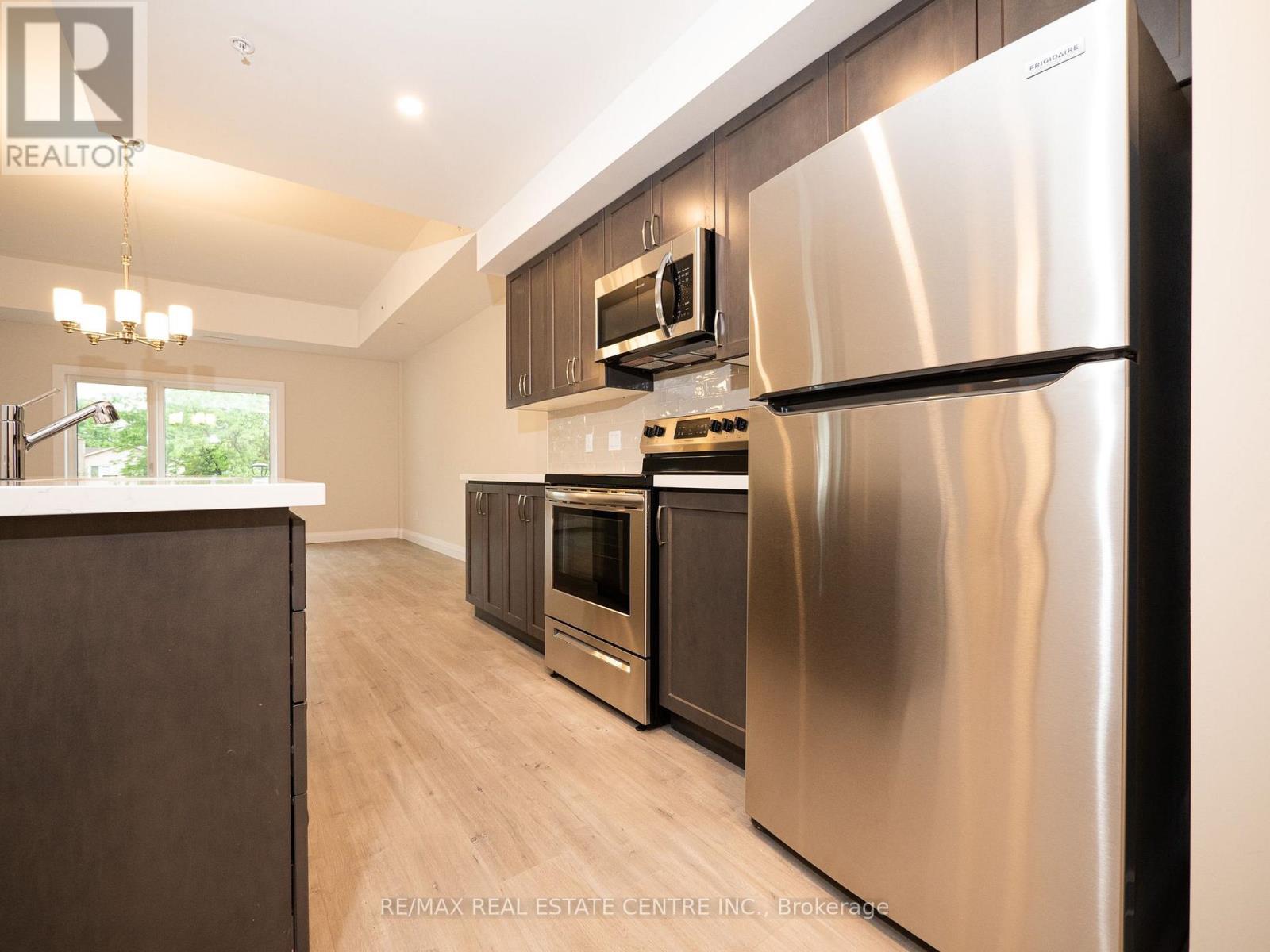 201 - 4154 Ontario Street, Lincoln, Ontario  L3J 2J4 - Photo 3 - X12140727