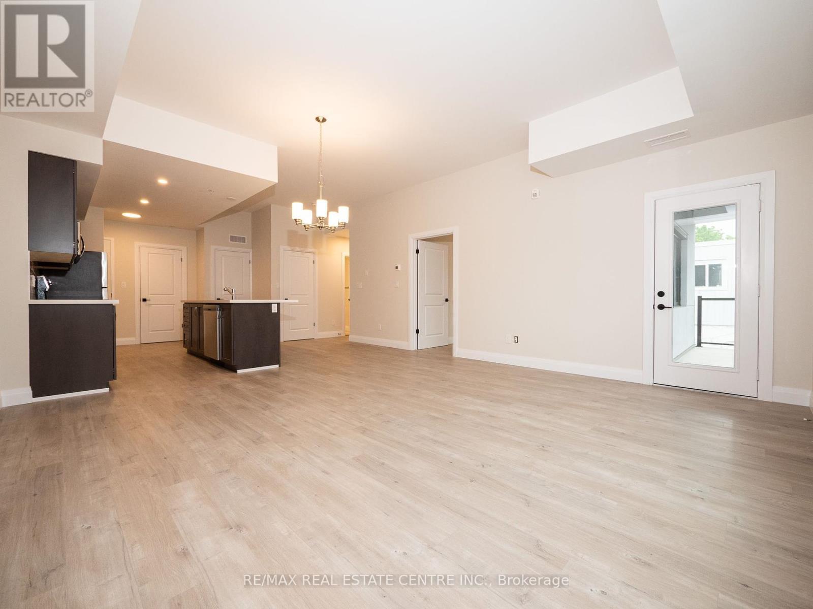 201 - 4154 Ontario Street, Lincoln, Ontario  L3J 2J4 - Photo 5 - X12140727