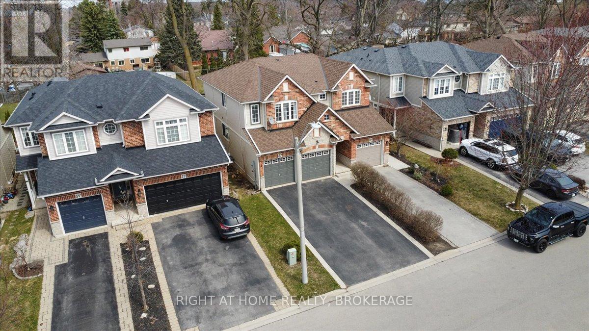 27 SUNNYCROFT COURT, Hamilton, Ontario