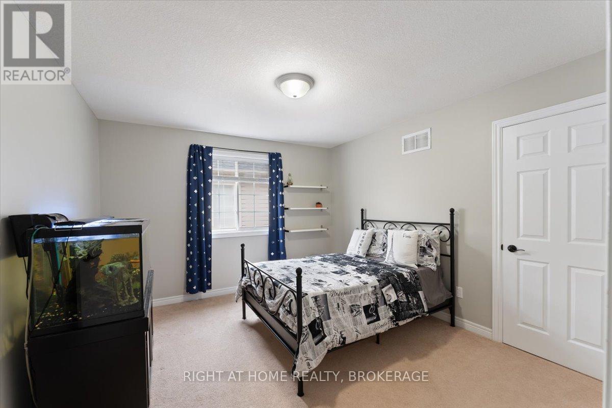 27 Sunnycroft Court, Hamilton, Ontario  L8B 0L3 - Photo 11 - X12140733