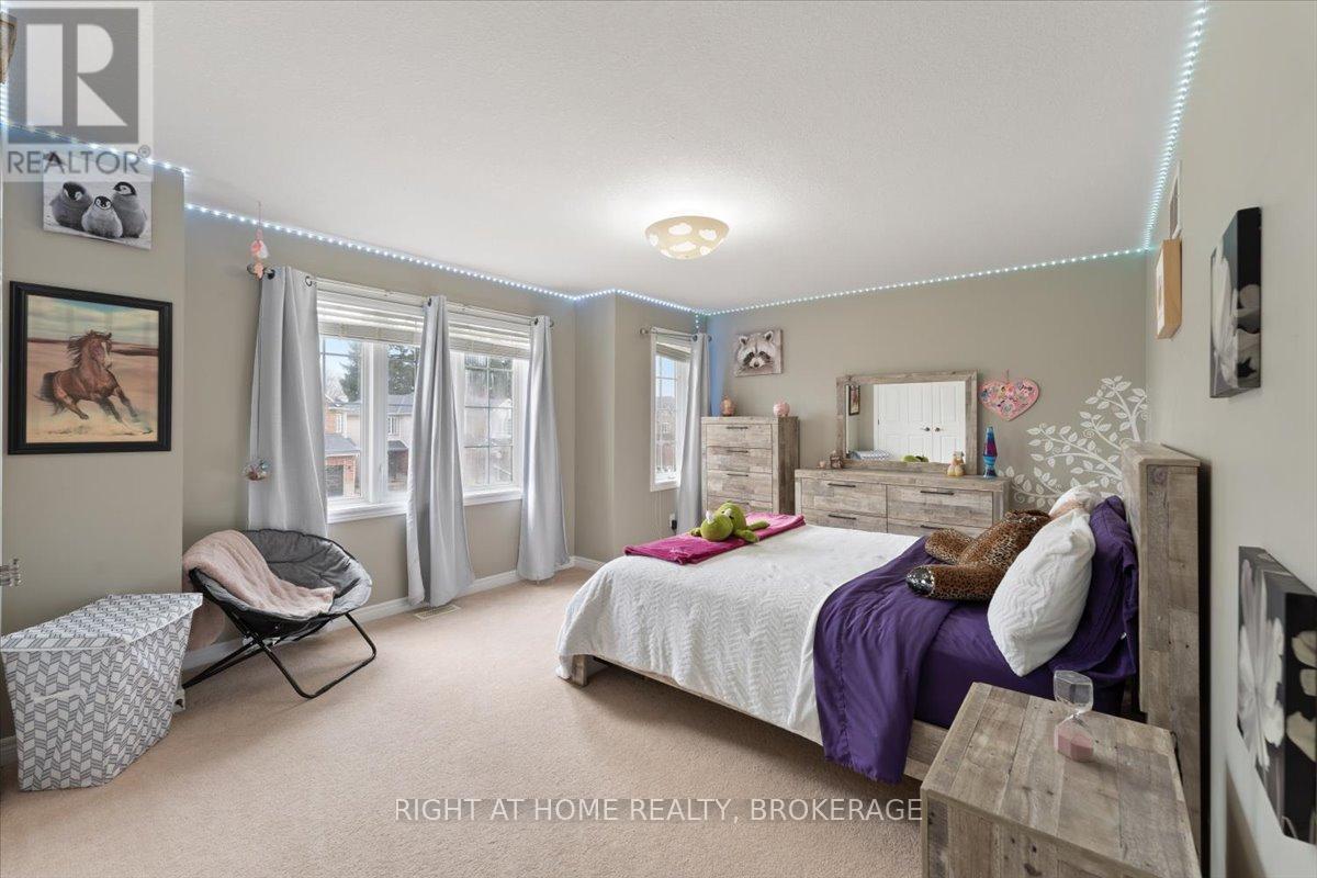 27 Sunnycroft Court, Hamilton, Ontario  L8B 0L3 - Photo 12 - X12140733