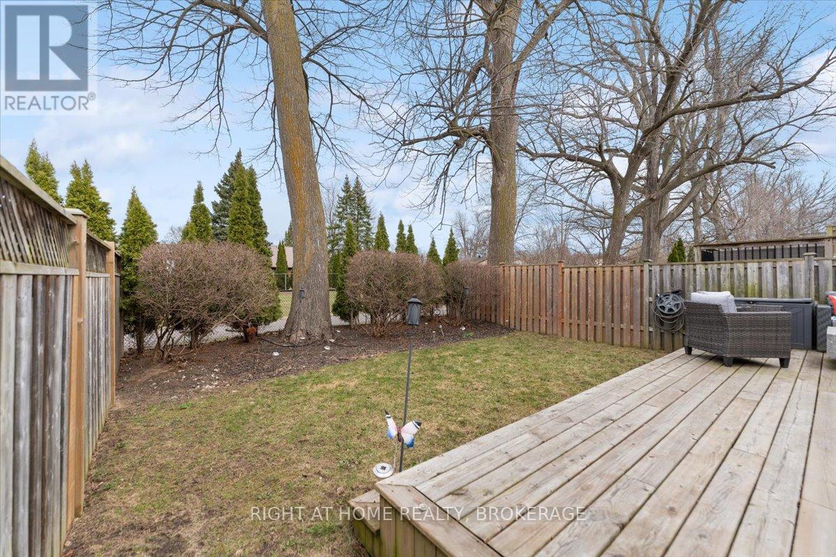27 Sunnycroft Court, Hamilton, Ontario  L8B 0L3 - Photo 19 - X12140733