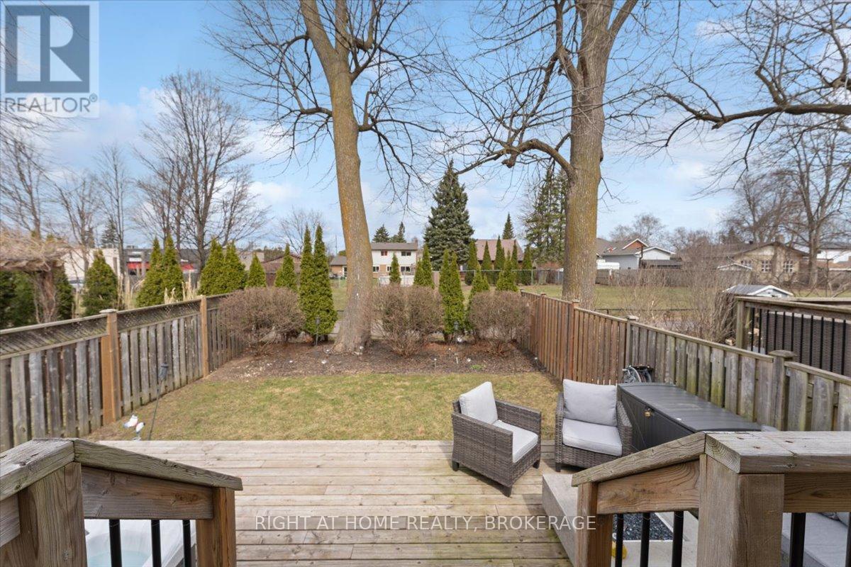 27 Sunnycroft Court, Hamilton, Ontario  L8B 0L3 - Photo 22 - X12140733
