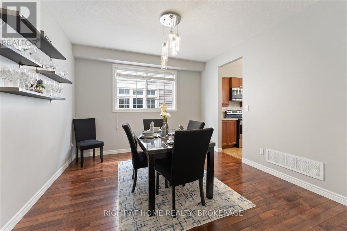 27 Sunnycroft Court, Hamilton, Ontario  L8B 0L3 - Photo 4 - X12140733