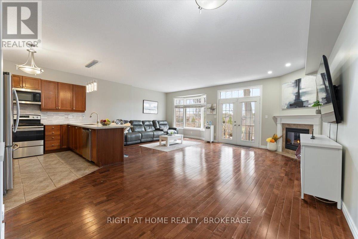 27 Sunnycroft Court, Hamilton, Ontario  L8B 0L3 - Photo 5 - X12140733