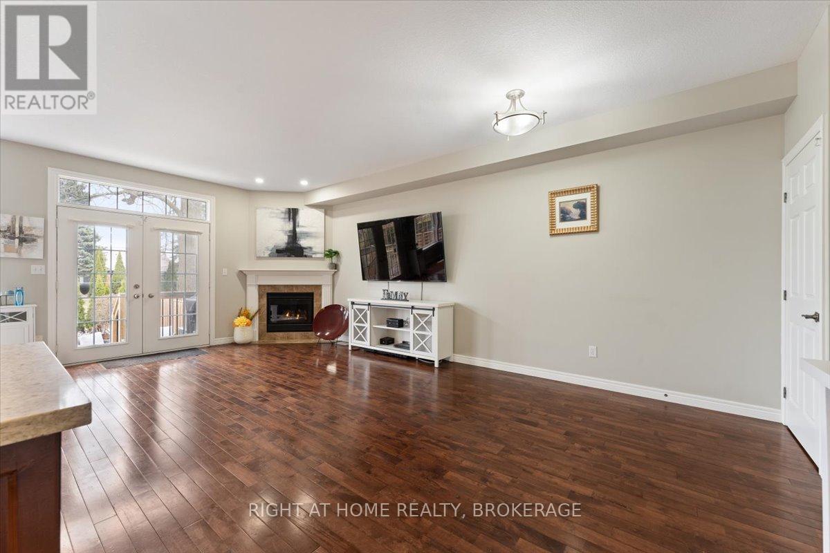 27 Sunnycroft Court, Hamilton, Ontario  L8B 0L3 - Photo 7 - X12140733