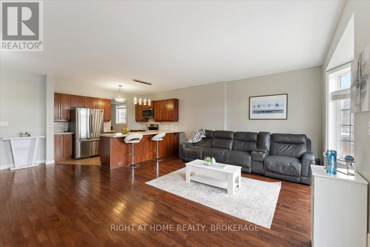 27 Sunnycroft Court, Hamilton, Ontario  L8B 0L3 - Photo 8 - X12140733