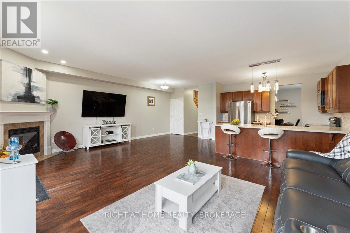 27 Sunnycroft Court, Hamilton, Ontario  L8B 0L3 - Photo 9 - X12140733