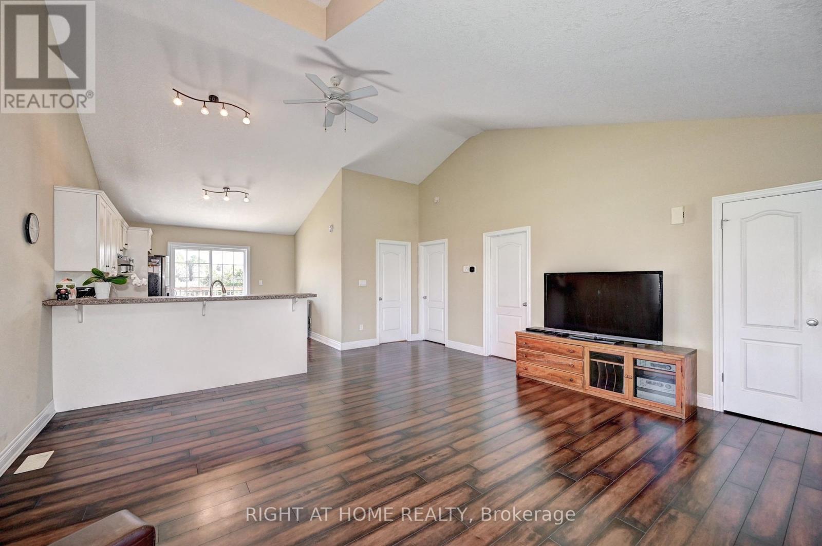 101 Douglas Street, West Grey, Ontario  N0G 1R0 - Photo 13 - X12140754