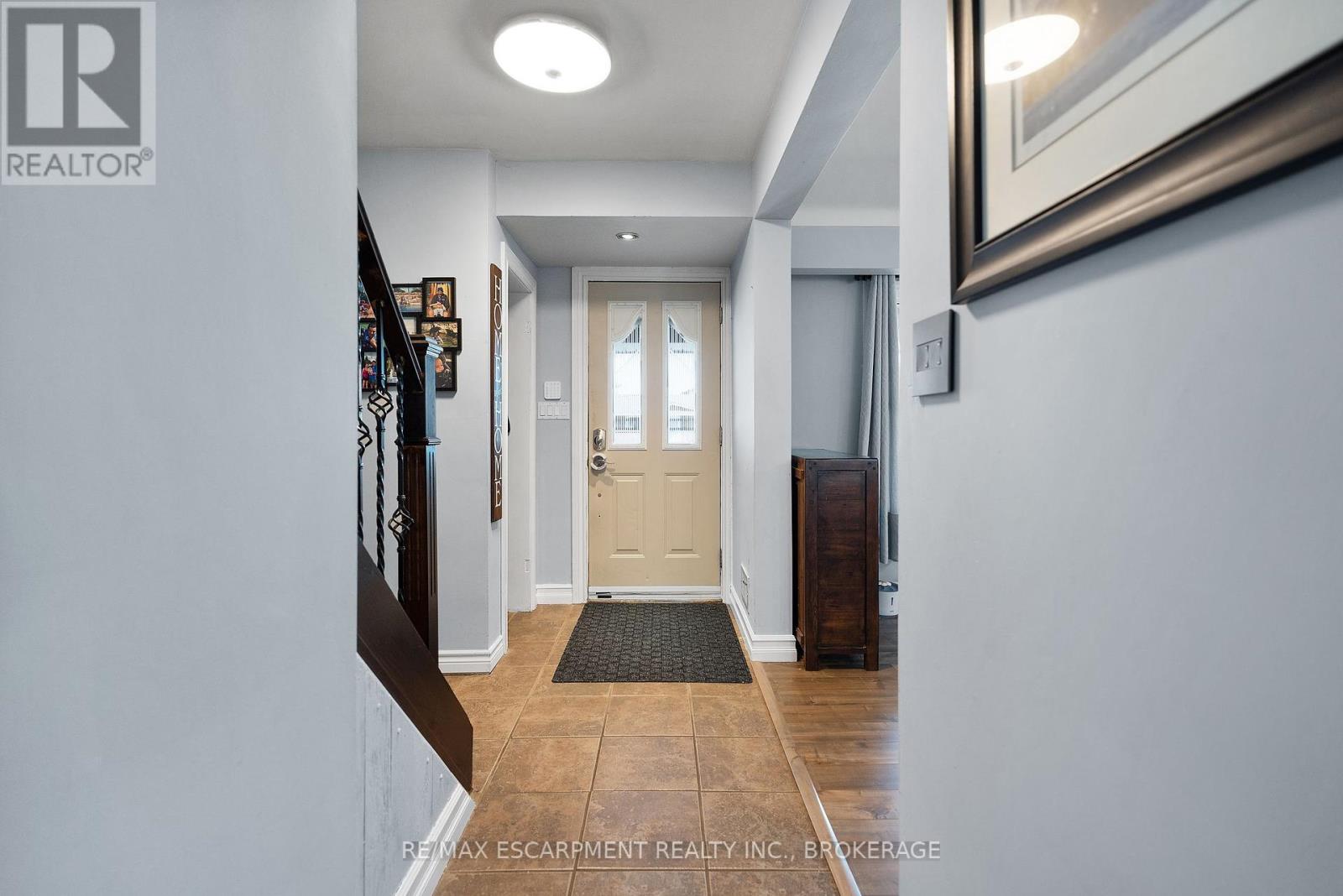 163 Champlain Drive, Fort Erie (Central), Ontario  L2A 1Z9 - Photo 8 - X12140806