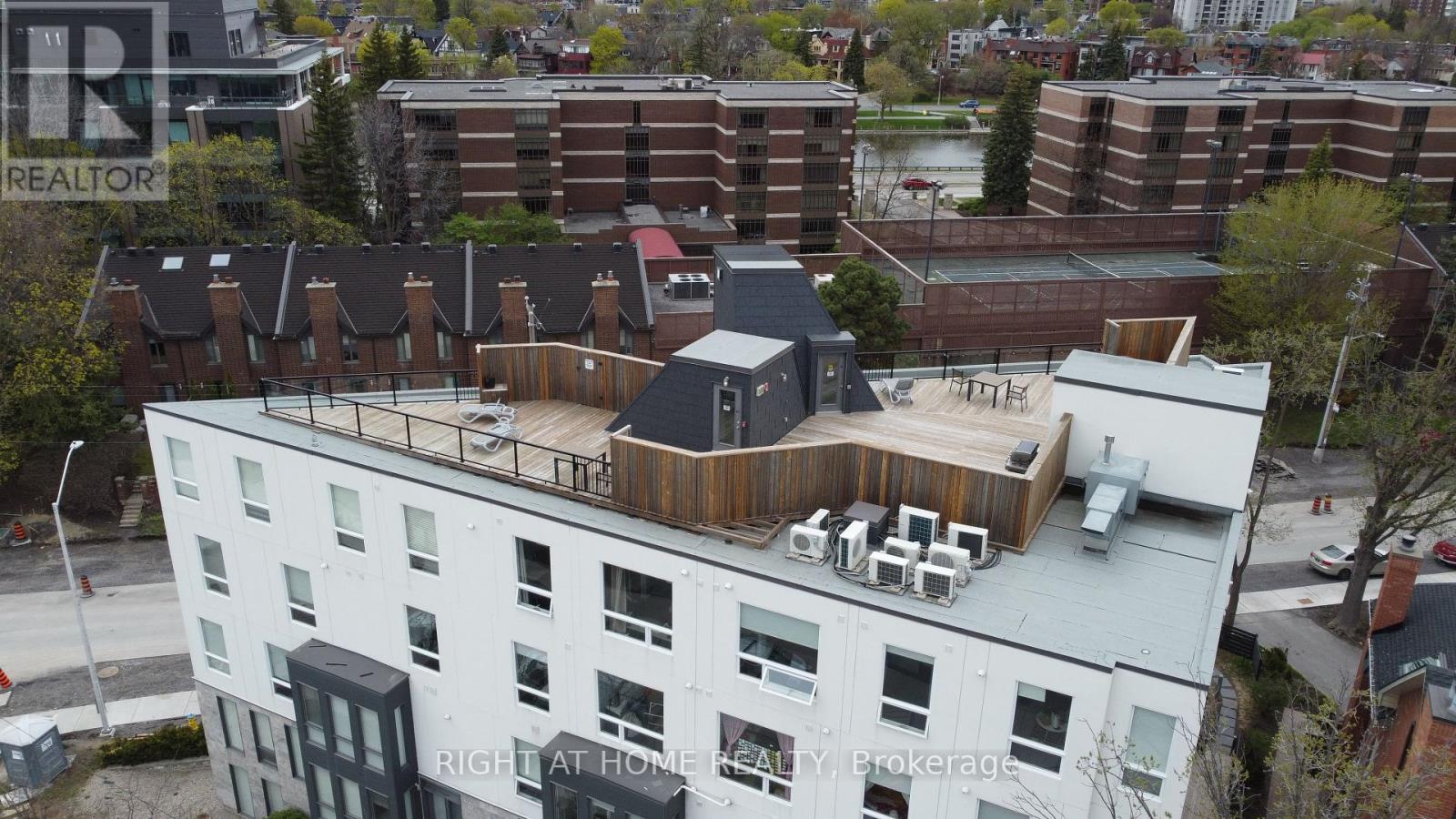 Property at 203 - 150 GREENFIELD AVENUE image 2