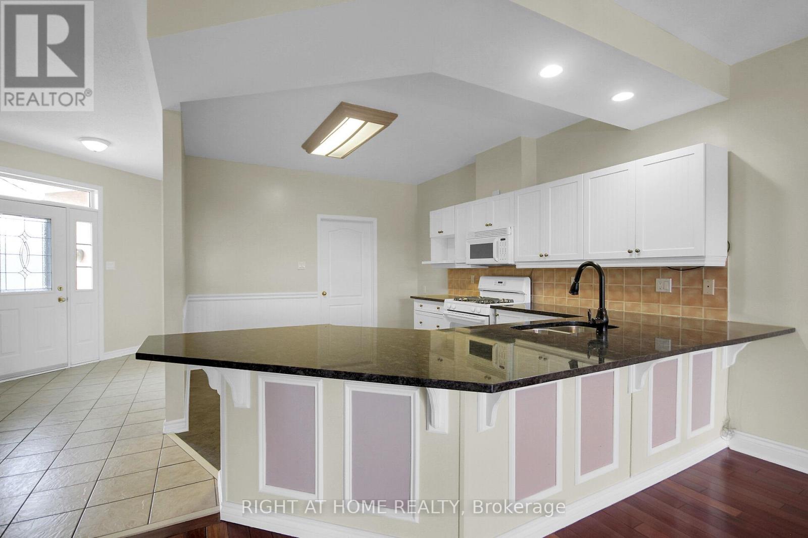 1 Eileen Crescent, Ottawa, Ontario  K2S 1M3 - Photo 13 - X12138923