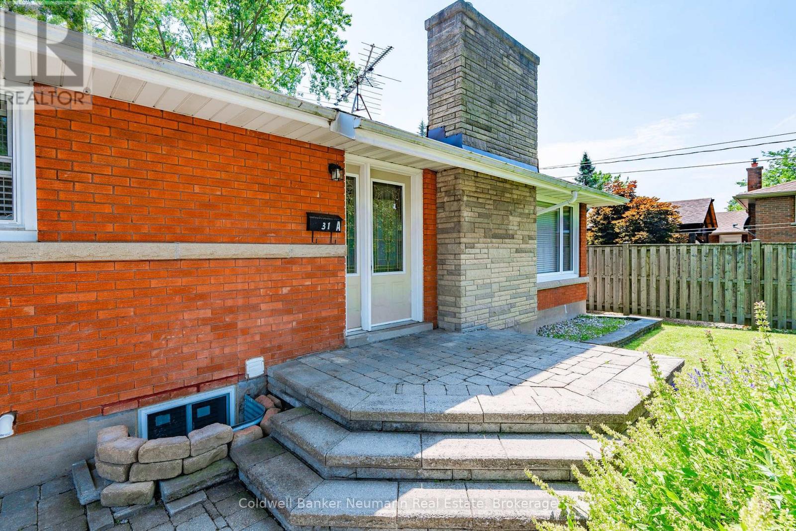 31 Sharon Avenue, Welland, Ontario  L3C 4M8 - Photo 2 - X12140784