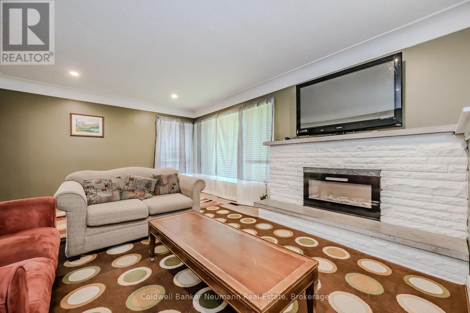 31 Sharon Avenue, Welland, Ontario  L3C 4M8 - Photo 6 - X12140784