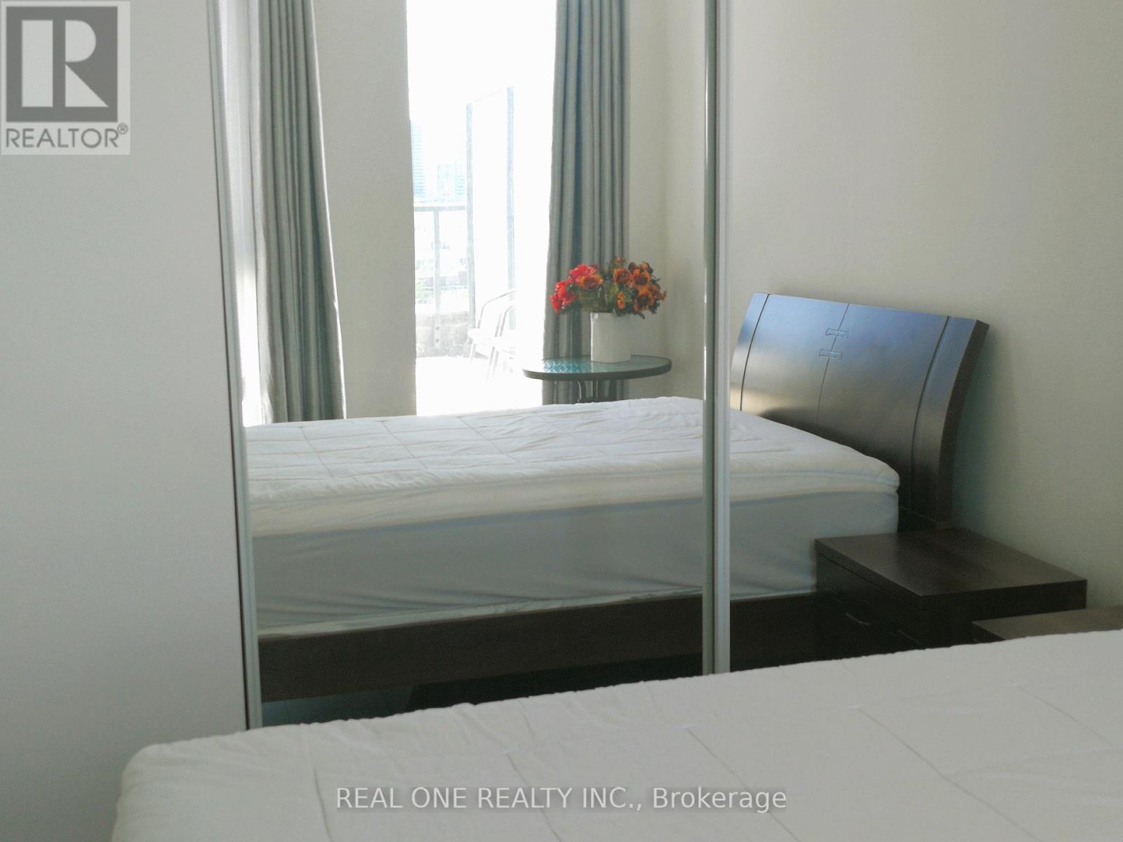 808 - 297 College Street, Toronto, Ontario  M5T 1S2 - Photo 14 - C12140794