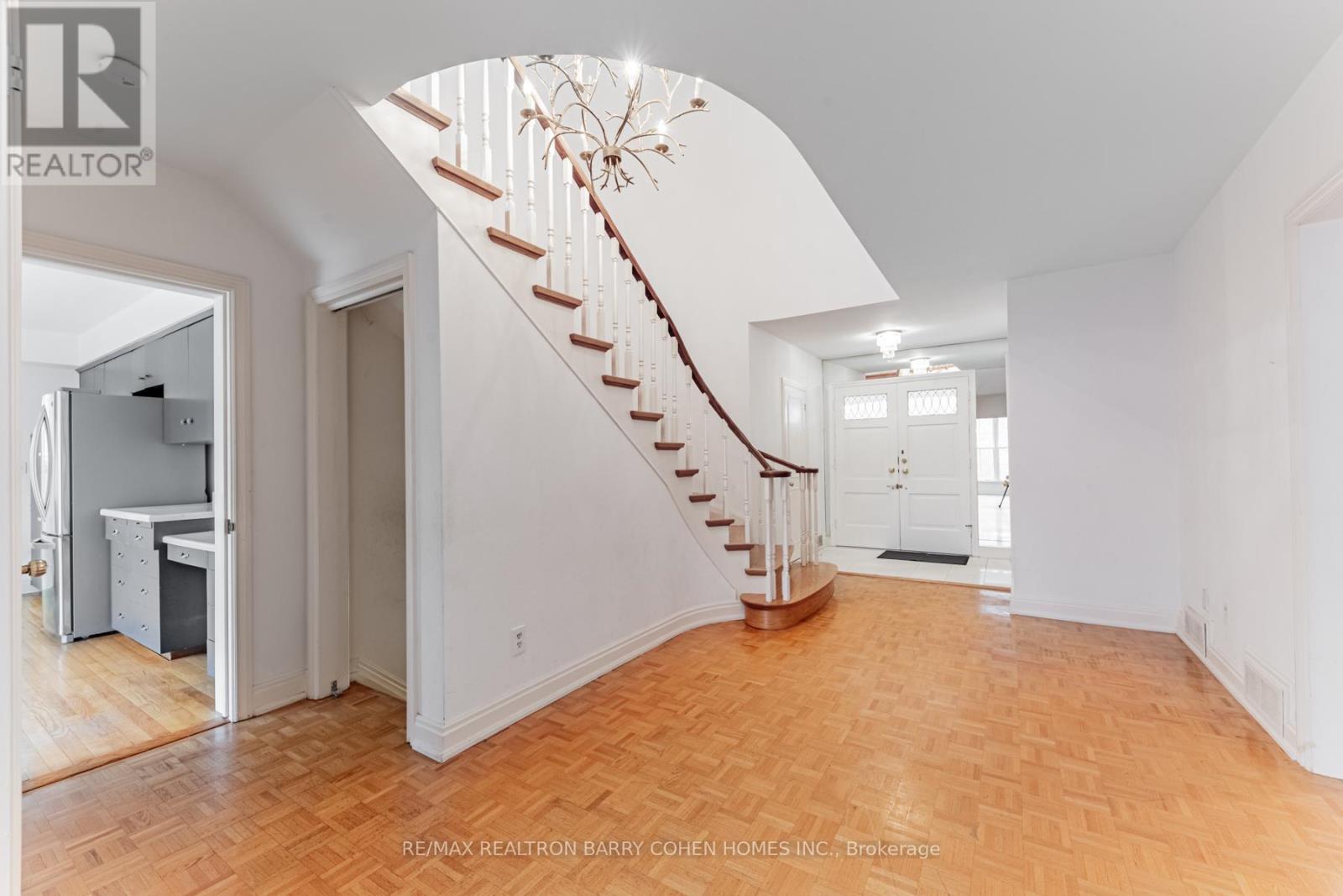 43 Stratheden Road, Toronto, Ontario  M4N 1E5 - Photo 7 - C12140818