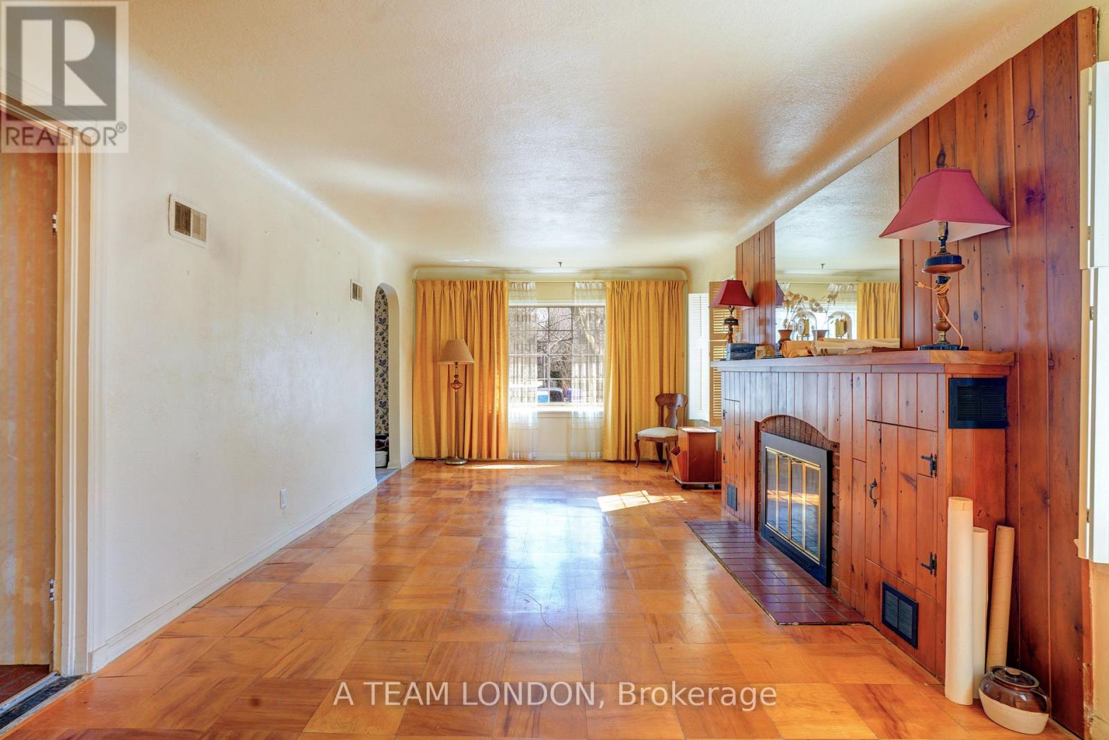 422 Chester Street, London South, Ontario  N6C 2J4 - Photo 11 - X12131142