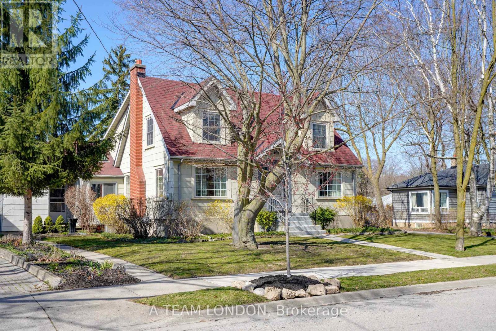 422 Chester Street, London South, Ontario  N6C 2J4 - Photo 2 - X12131142