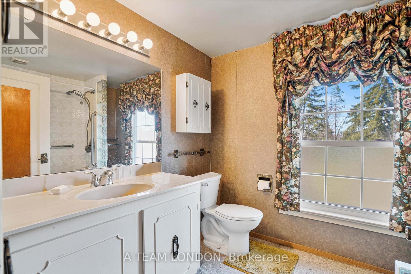 422 Chester Street, London South, Ontario  N6C 2J4 - Photo 26 - X12131142