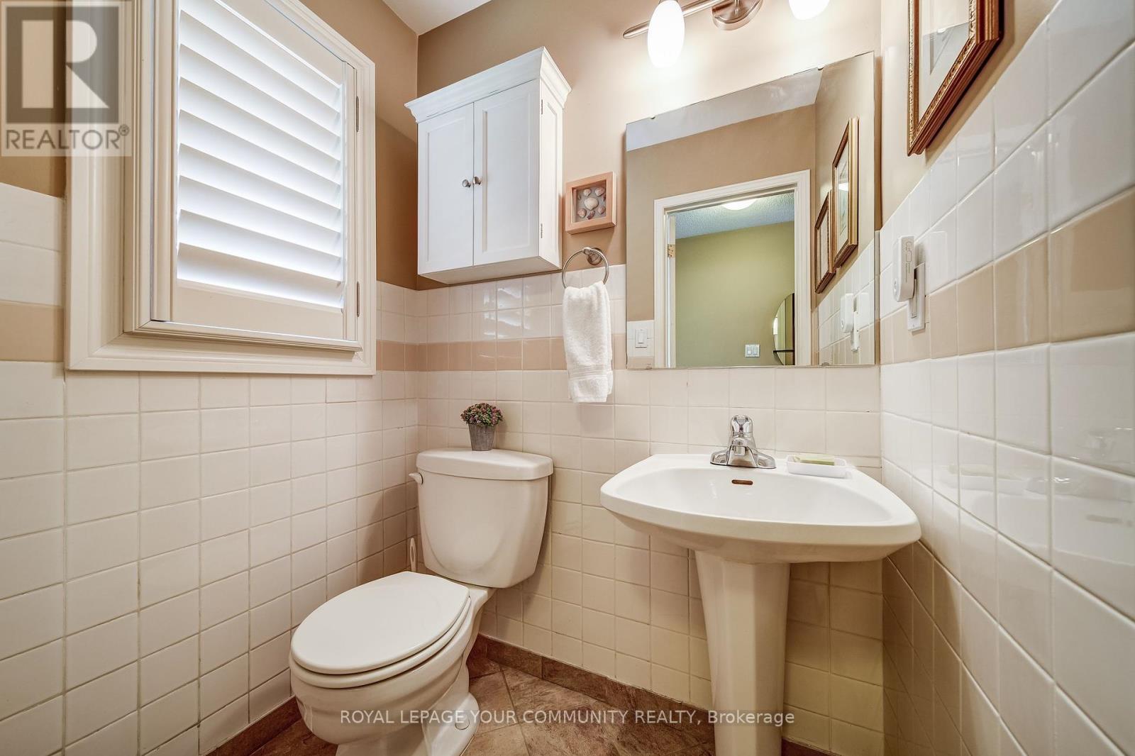 10 - 115 Avenue Road, Richmond Hill (North Richvale), Ontario  L4C 9N2 - Photo 5 - N12140808