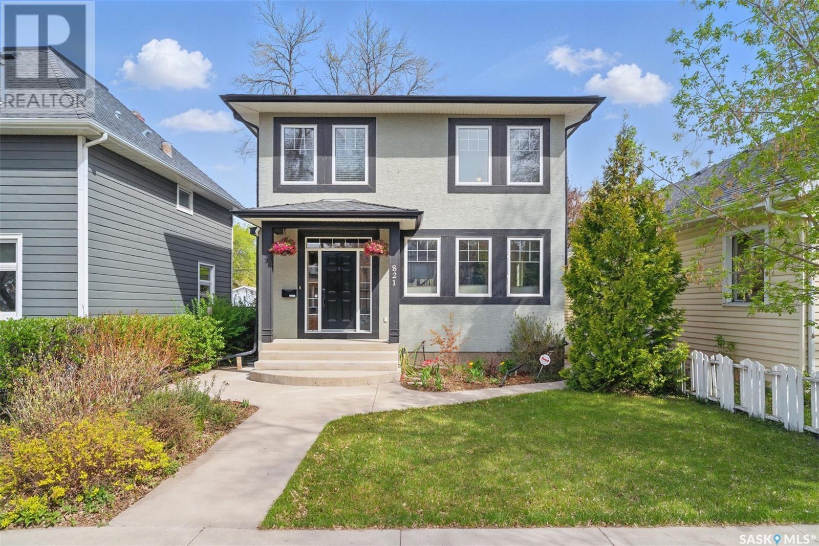 Property at 821 11th STREET E image 1