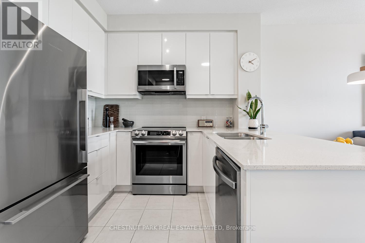 1508 - 50 Thomas Riley Road, Toronto, Ontario  M9B 0C5 - Photo 2 - W12140773
