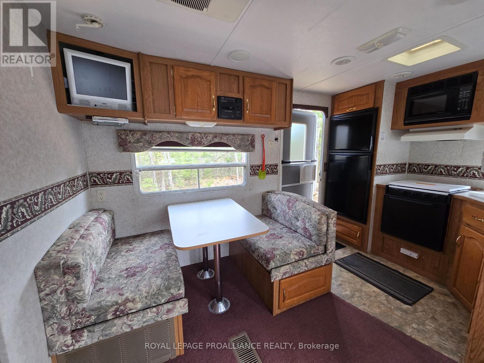 2060 Smith Road, North Frontenac, Ontario  K0H 1C0 - Photo 8 - X12122276