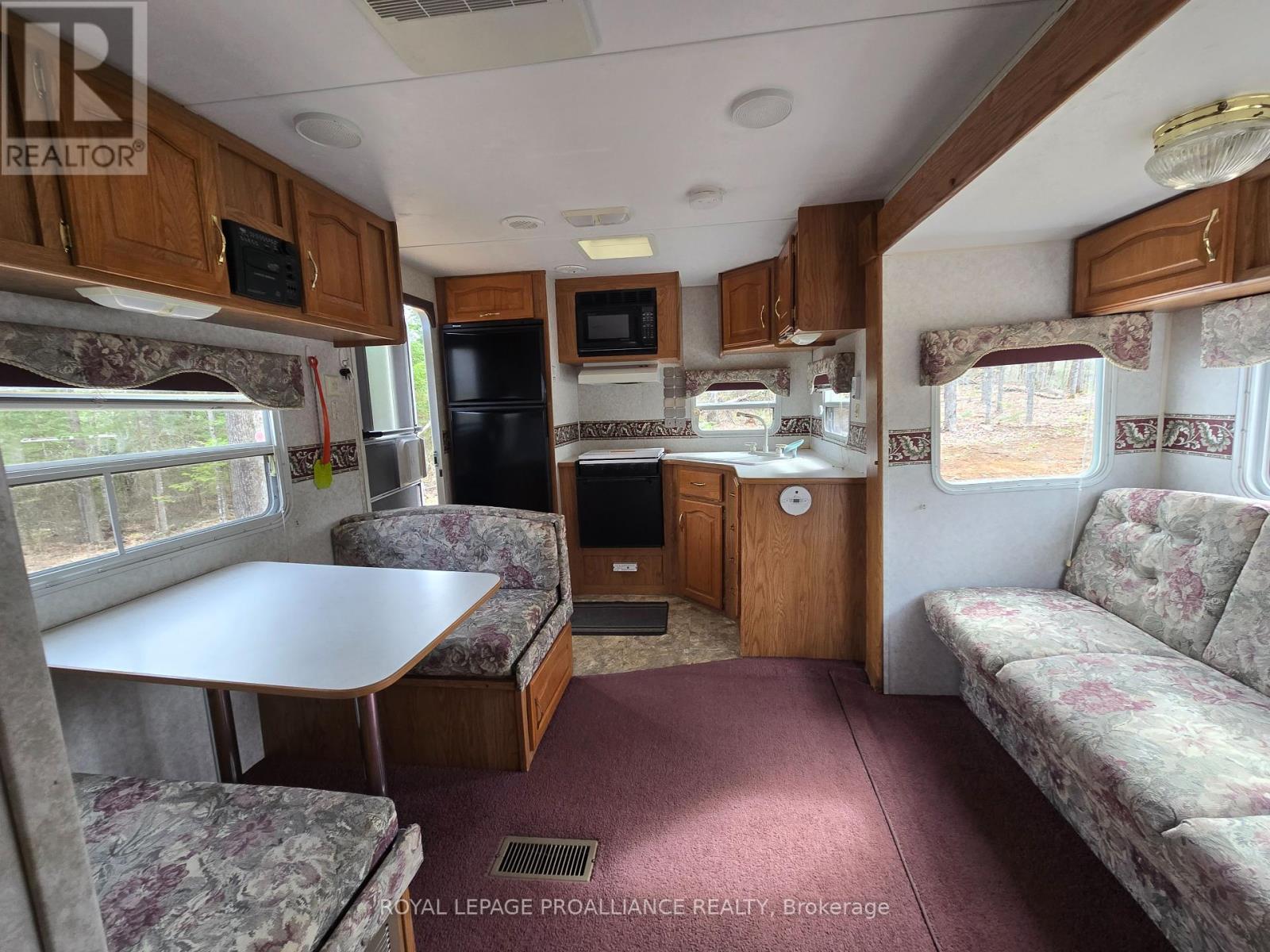 2060 Smith Road, North Frontenac, Ontario K0H 1C0 - Photo 7 - X12122276