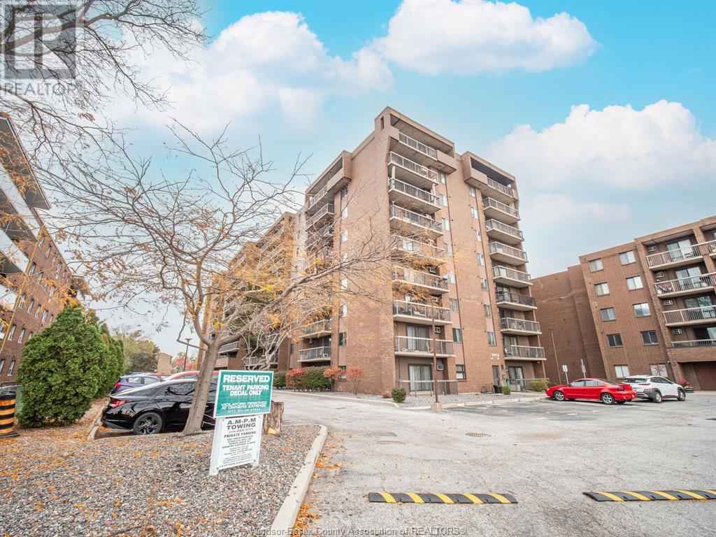 3936 WYANDOTTE Unit# 305, Windsor, Ontario