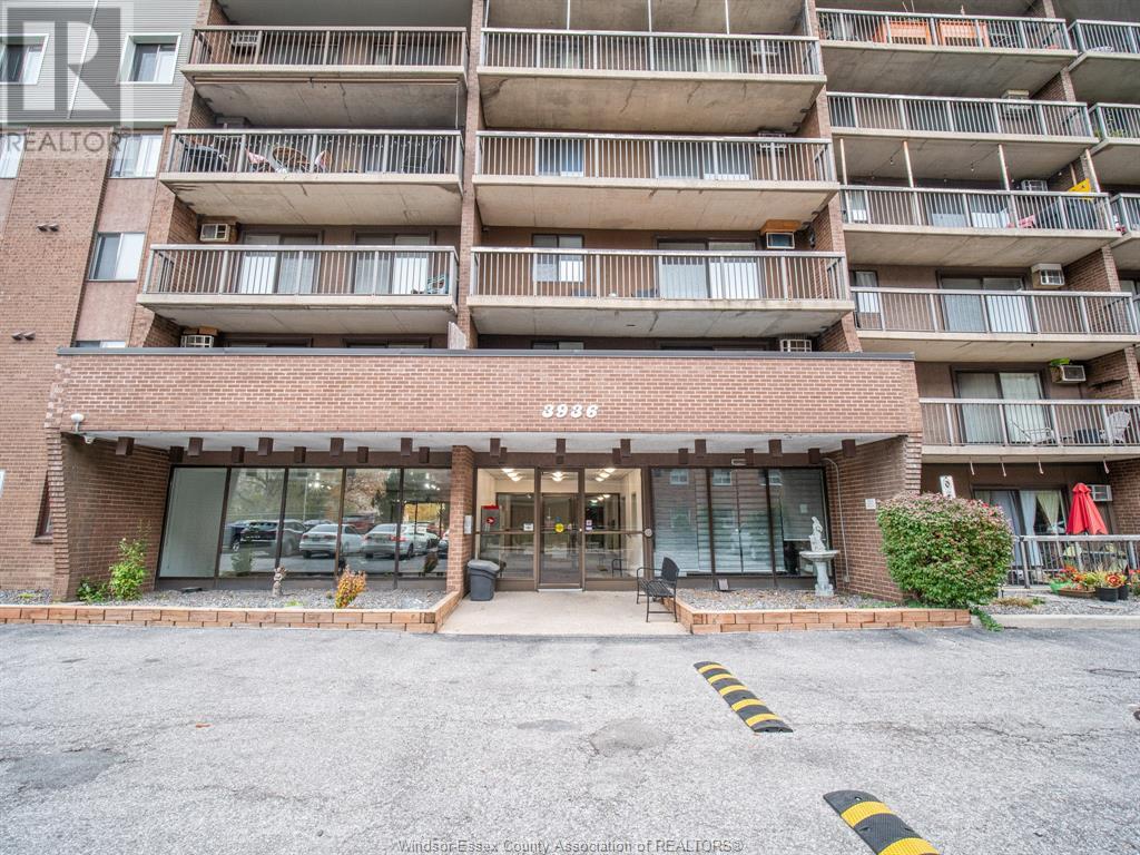 3936 Wyandotte Unit# 305, Windsor, Ontario  N8Y 4V1 - Photo 3 - 25011780