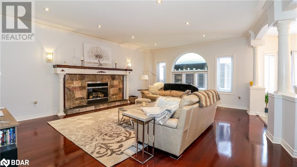 Property at 33 PINECLIFF Crescent image 5